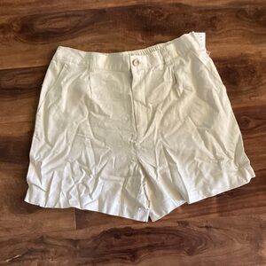 Time and Tru Cream Women's Shorts